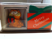 Garfield - New "Merry Christmas" Mini Ceramic Figurine