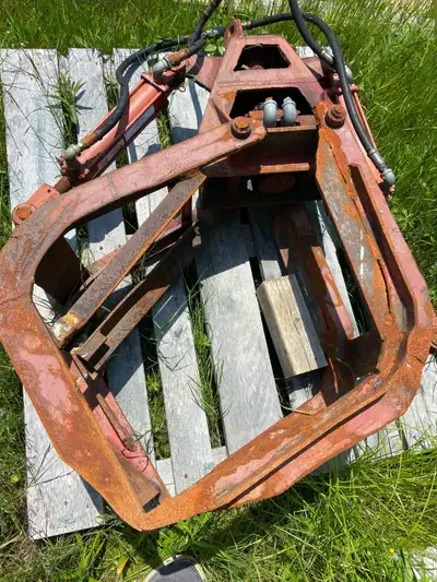 Fabricated log grapple. Rotates 180 degrees.