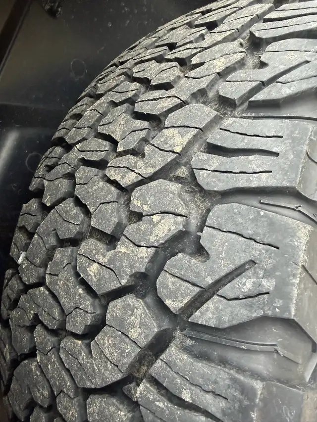 35/12.5R20 k02 on factory classic ram 1500 rims in Tires & Rims in Bedford - Image 3