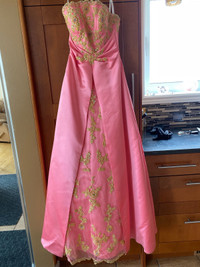 Looking for a Designer Prom Dress