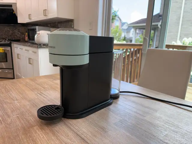 Nespresso Breville Vertuo Next Coffee and Espresso Machine in Coffee Makers in Markham / York Region - Image 6