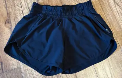 Lululemon Tracker Short V *4" Size 6 LR , View more