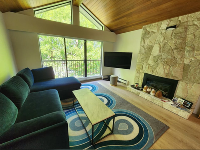 Description Luxury Designer Home in Killarney | Private Room Step into magazine-worthy living. This...