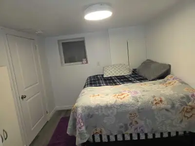 This basement single room unit is perfect for students or professionals《female preferred 》looking fo...