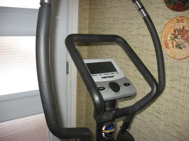 Elliptique Proteus in Exercise Equipment in Longueuil / South Shore - Image 6