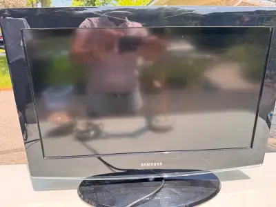 Television 32” Samsung , View more