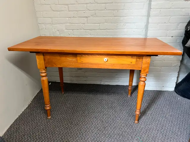 Solid Pine Desk/Writing Table in Desks in City of Toronto - Image 2