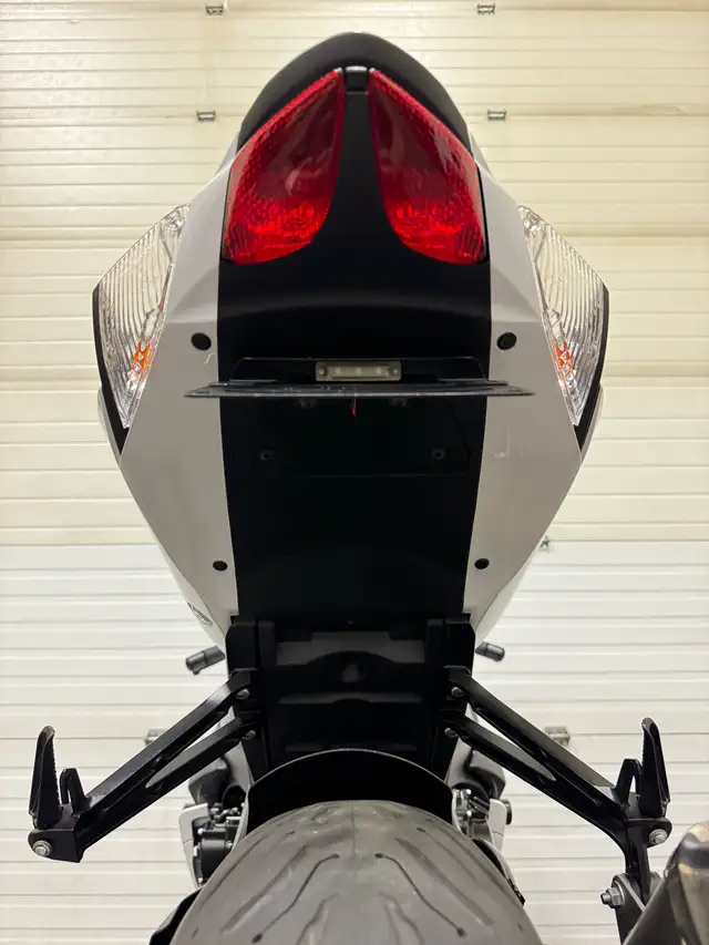 2017 GSXR 750 in Sport Bikes in Edmonton - Image 7