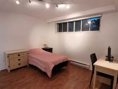 À louer – 2 ½ confortable au sous-sol d'un triplex