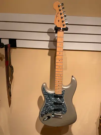 LEFTYStratocaster Showroom Condition., View more