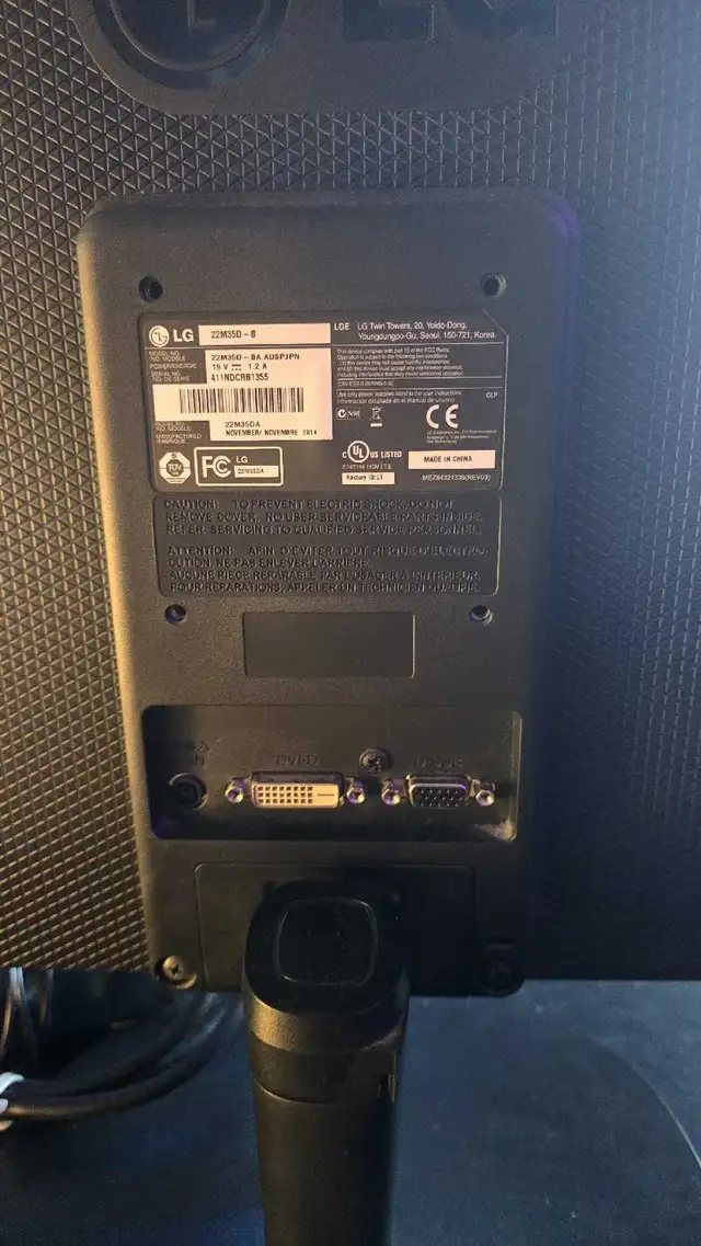 LG 21.5 Computer Monitor in Monitors in Oshawa / Durham Region - Image 3