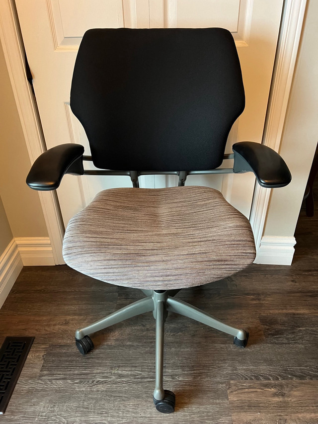 Humanscale freedom task chair  in Chairs & Recliners in Oakville / Halton Region