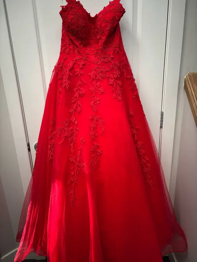 Grad/Prom Dress in Women's - Dresses & Skirts in Calgary - Image 5