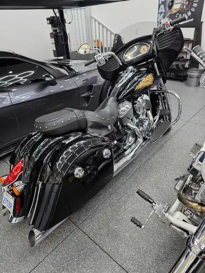 Bike has 10,000 miles so about 16,000kms Excellent shape. Located in amherstburg. Any questions emai...