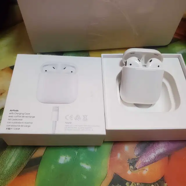 Apple Airpods in Headphones in City of Toronto - Image 5