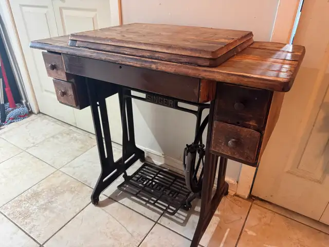 Vintage SINGER TREADLE Cast Iron and Wooden Cabinet Desk in Other Tables in City of Toronto - Image 2
