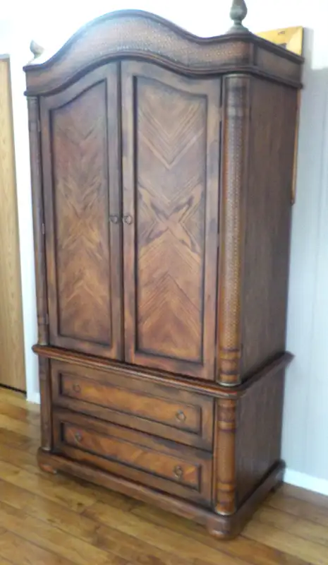 ARMOIRE / ELITE FURNITURE / TOP & BASE in TV Tables & Entertainment Units in Nanaimo - Image 3