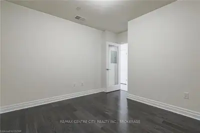 An excellent leasing opportunity in the highly sought-after Azure Condos in downtown London. This mo...
