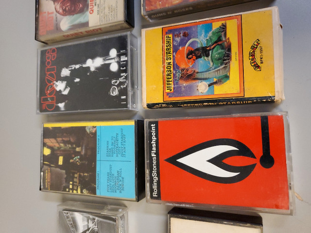 Vintage Rock And Roll Cassette Tape Lot 8pc Bowie, Beasties, Doo in CDs, DVDs & Blu-ray in St. Catharines - Image 3