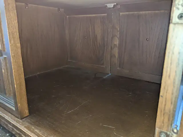 Solid Wooden Coffee Table in Coffee Tables in Ottawa - Image 4