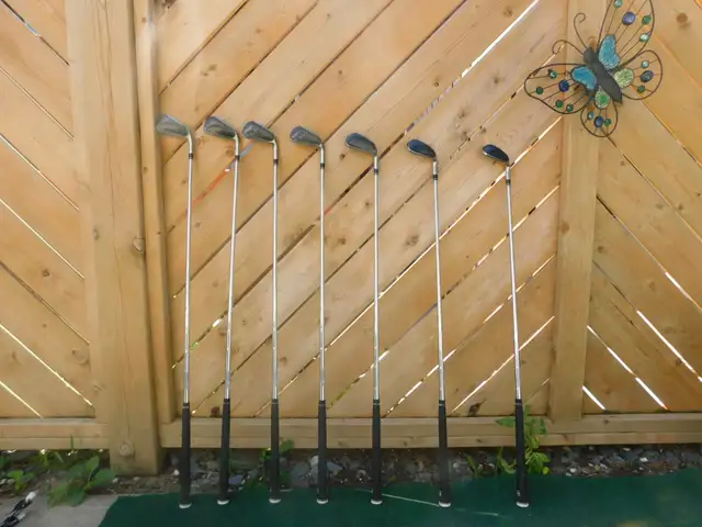 RIGHT-HAND WILSON LAUNCHER HYBRID IRONS SET in Golf in Grand Bend - Image 2