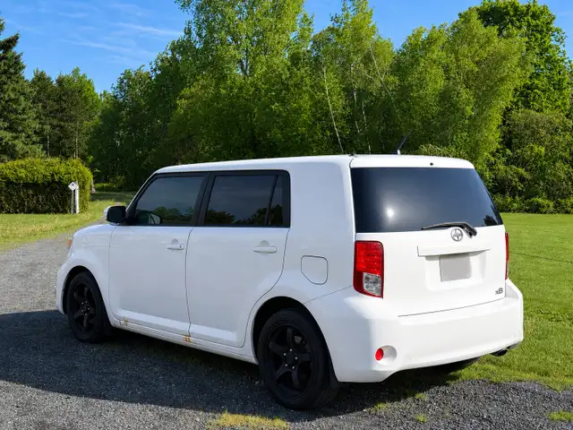 Scion xB 2011 à vendre in Cars & Trucks in Drummondville - Image 10