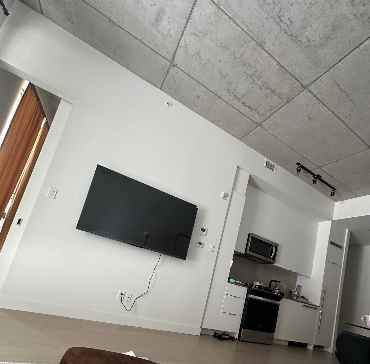 1 bedroom hall kitchen + den + patio available for sub lease — photo 2