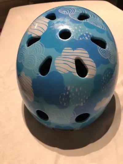 Voici un casque Nutcase Baby Nutty NT2 en taille XXS (47cm - 50cm), parfait pour assurer la sécurité...