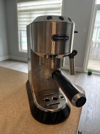 DeLonghi Espresso Machine/ Coffee Machine