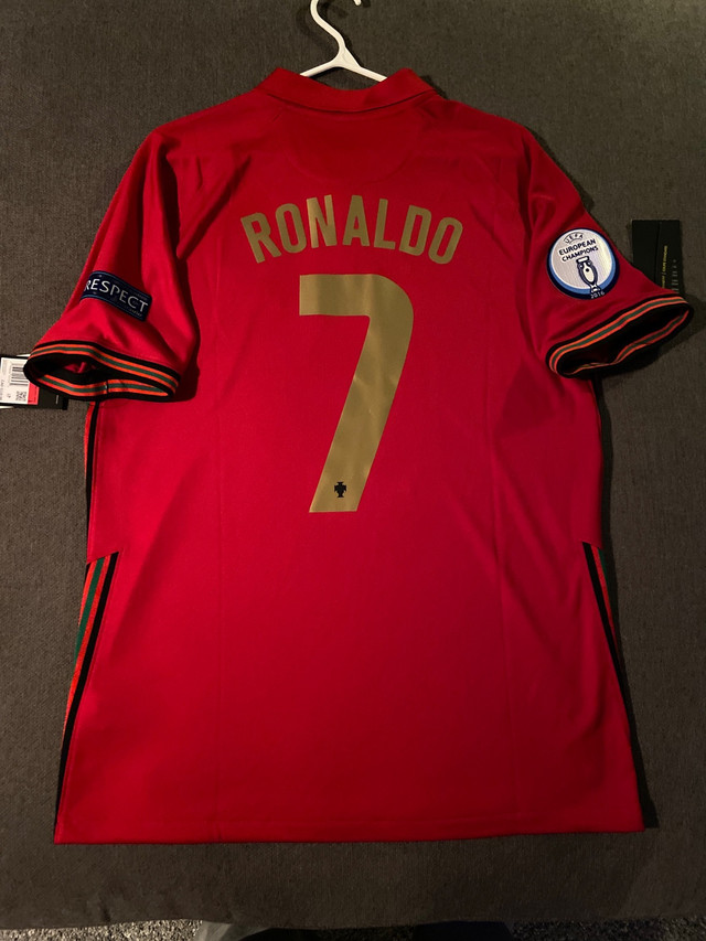 Ronaldo portugal soccer football jersey size L in Soccer in City of Toronto - Image 2