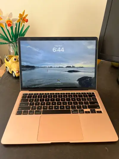 2020 macbook air with intel core processor used for university has been factory reset comes with cha...