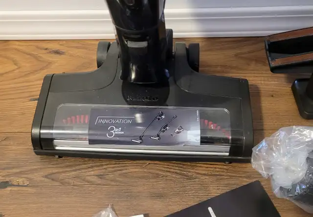 Miele Triflex HX1 Vacuum in Vacuums in Saskatoon - Image 8