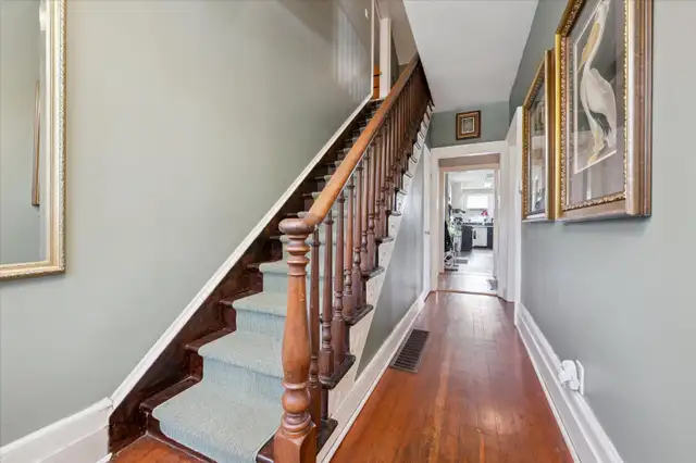 Charming Home in Fergus63417638046339122
