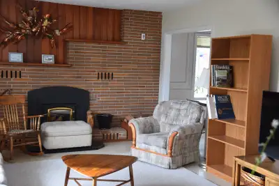 Fully furnished, 4 bedroom Riverdale house conveniently located near schools, hospital, grocery stor...