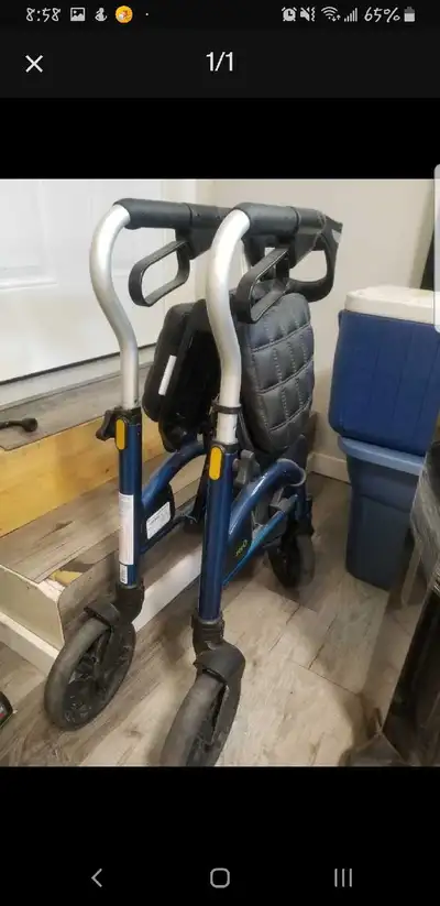 This pre-owned Drive Medical rollator walker provides excellent support and mobility for those needi...