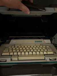 Très belle machine à écrire Smith Corona ,Coronamatic 2200
