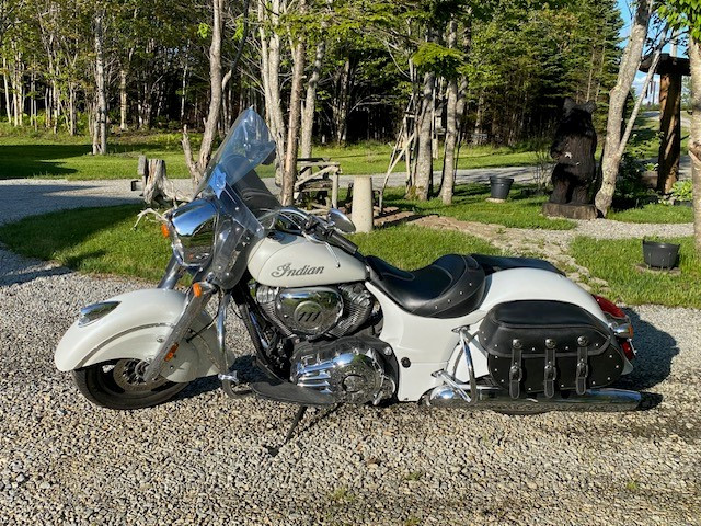 2016 Indian Chief Classic - Pearl White – Low mileage 13,298 kms in Street, Cruisers & Choppers in Yarmouth