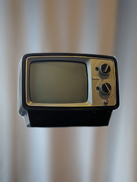 70s Vintage RCA 9" CRT Black & White TV (Model CX 095E)