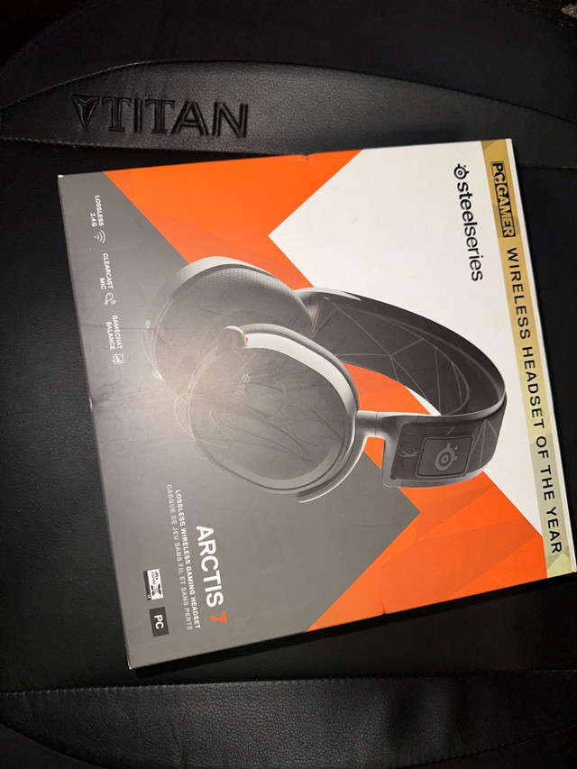 SteelSeries Arctis 7 pc gaming headset. Read ad for info in Speakers, Headsets & Mics in Edmonton