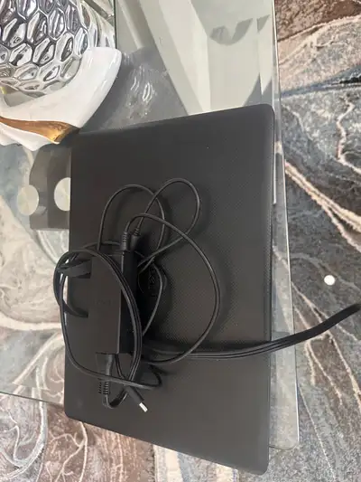 D’ccasion tout est correct dedans sauf pour charger il faut bouger un peu le fil. Je le vend avec le...