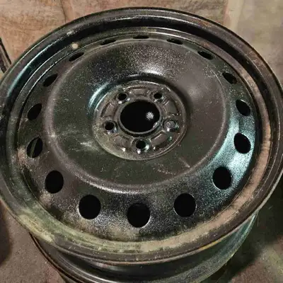 The RT42855 (often listed as X42855 or RSSW-X42855) is a 18-inch black steel winter rim commonly use...