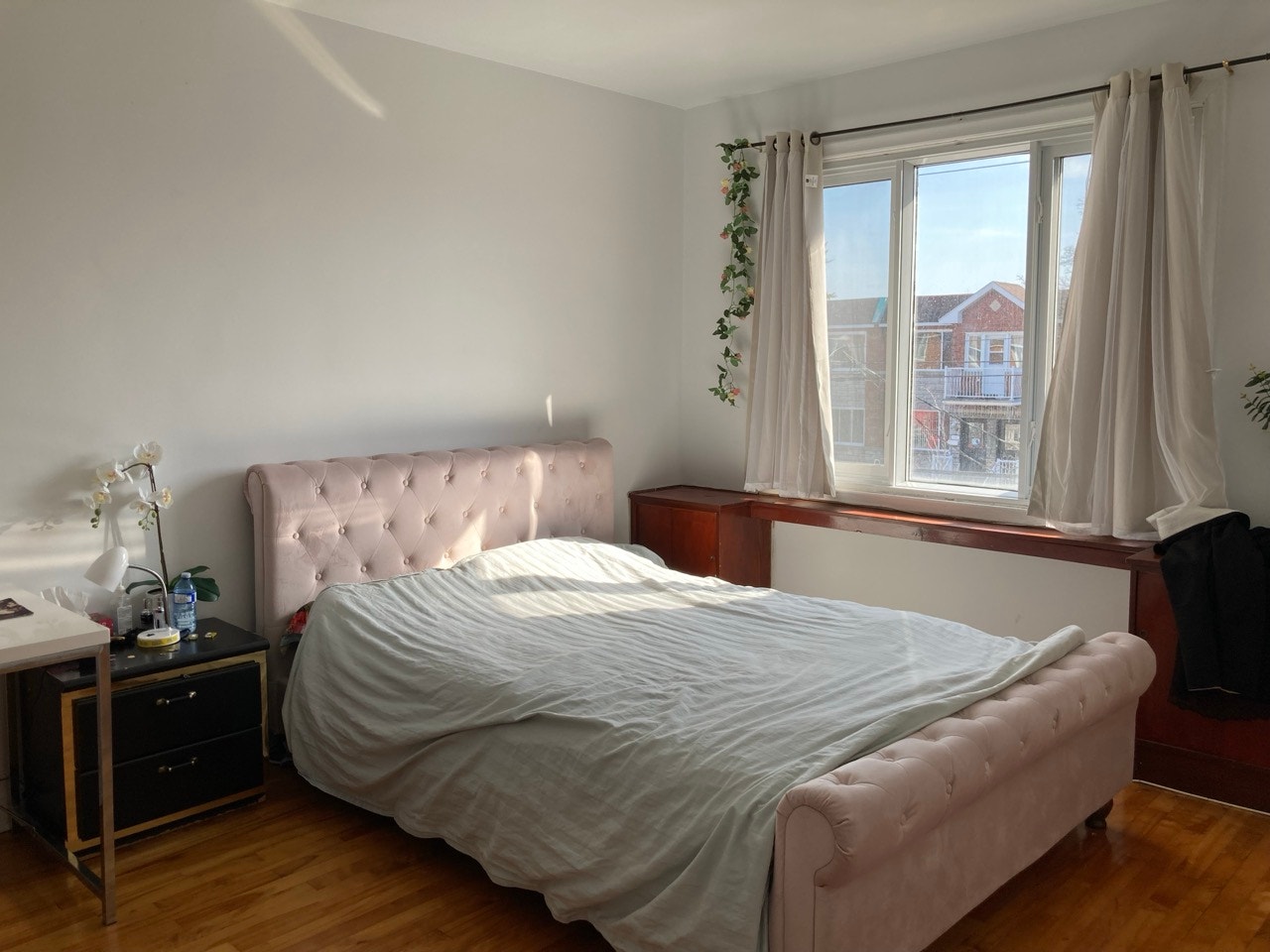 Spacious and sunny 5½ NDG (3 bedrooms + 1 den) duplex 2nd floor — photo 3