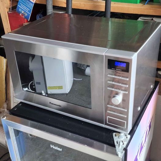 Panasonic inverter microwave oven, great shape, stainless steel