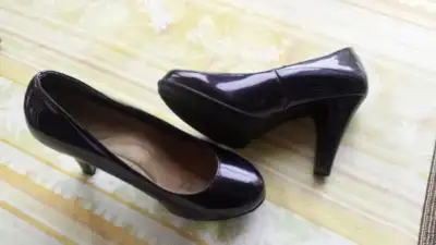 Chaussure pour femme en cuir verni, View more