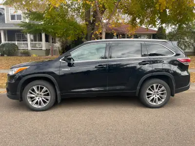 The vehicle is in great shape and has just over 127,000kms. In addition to all the features listed b...