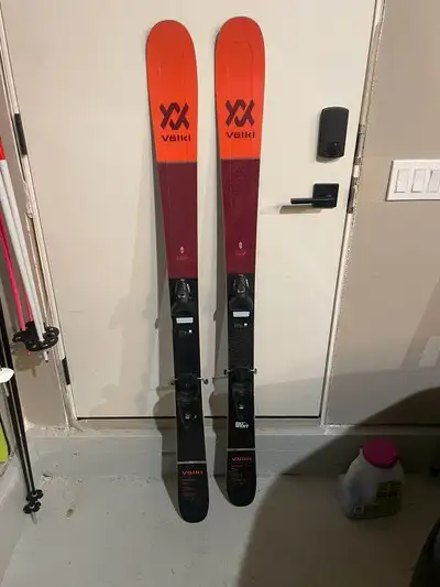 High end Voelkl women’s skis with a fresh tune up, sharpen and wax. Excellent condition. Includes bi...