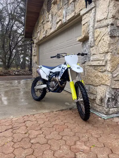 Sell my 2019 fc 250 it has been a great bike has electric start is very powerful with launch control...
