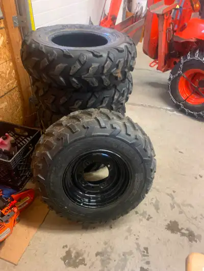 Polaris rim and tire 25X10x12 New condition