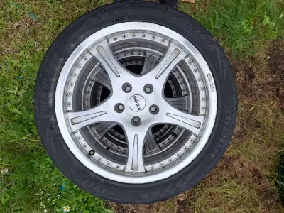 Selling a set of 4 genuine MOMO FXL-One 18-inch alloy rims with tires. Sporty 5-spoke design with a...