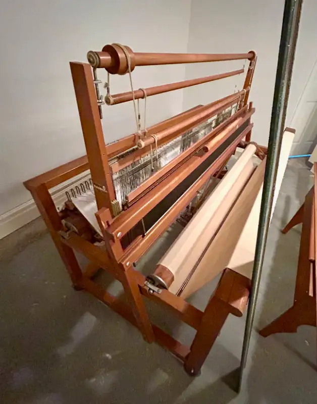Leclerc: 60-inch weaving loom, bench and rose (see price)63373373369219123
